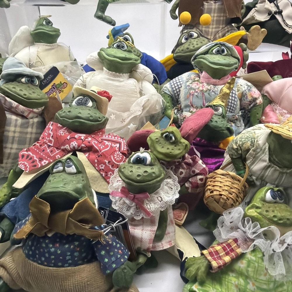 Vintage Russ Berrie Critter Lot Of 28 Resin Frog Plush Shelf Sitters - Picture 9 of 16